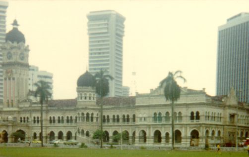 Kuala Lumpur, kellotorni sijaitsee Jalan Raja -kadulla. Kuvan otti Pertti Malo